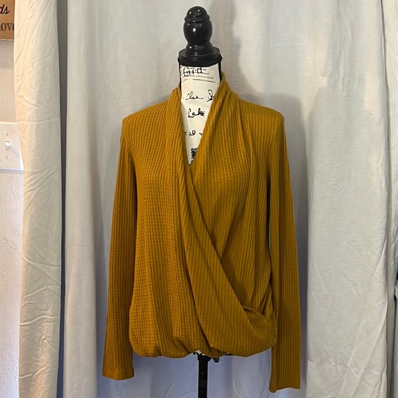 Anthro Akemi & Kin top - Picture 1 of 5